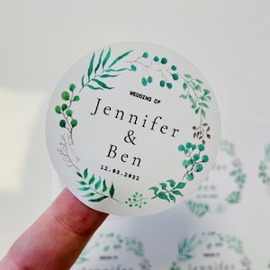 Célébration de mariage Feuillage vert | Stickers sur le thème de la nature I Étiquettes personnalisées pour le nom et la date de mariage I Conception de couronnes rondes
