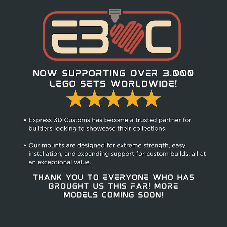 K&ouml;nnte beinhalten: Dunkelgraue Grafik mit dem Text "E3C" in einem roten und wei&szlig;en rechteckigen Design. Der Text "NOW SUPPORTING OVER 3.000 LEGO SETS WORLDWIDE!" wird zusammen mit f&uuml;nf goldenen Sternen angezeigt. Zus&auml;tzlicher Text beschreibt die Produkteigenschaften.