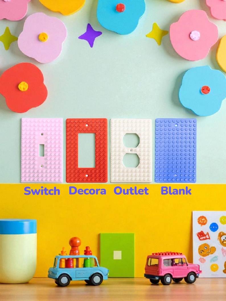 K&ouml;nnte beinhalten: Eine Sammlung farbenfroher Lichtschalterplatten und Spielzeugautos. Die Schalterplatten sind rosa, rot, wei&szlig; und blau, mit den Worten "Switch Decora Outlet Blank" darunter. Die Spielzeugautos sind blau und rosa.