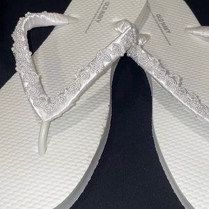 Wedding Flip Flops, Beach Wedding Flip Flops, Flower Sandals, Beach Wedding Sandals, White Bridal Flip Flops, Bridal Sandals, Beach Bride
