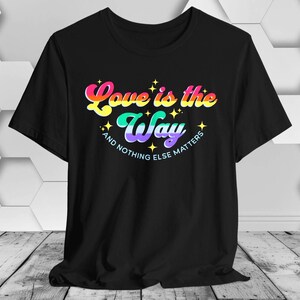 Liebe ist der Weg, 5D, Sternensamen Shirt, Lichtarbeiter Shirt, Erweckt Bekleidung, Metaphysisches Shirt, Herz Shirt, Unisex Jersey Kurzarm T-Shirt
