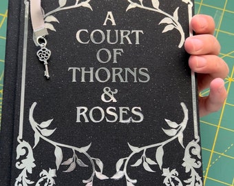 Een hof van doornen en rozen door Sarah J Maas Rebinding
