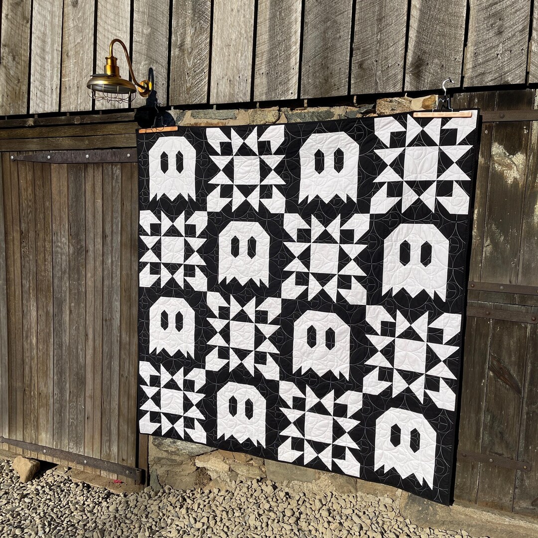 Craft Beer Print Pattern Quilt main image 1