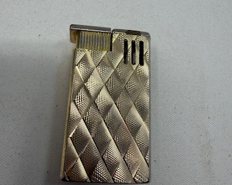 Encendedor de butano Milord Japan vintage tono dorado acolchado con diseño de diamante y logotipo atómico
