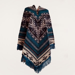 Alpaca poncho, Unisex alpaca poncho.  Shaped style. Ecuadorian poncho. Wool poncho. Native alpaca poncho Poncho, Beautiful poncho, Gift