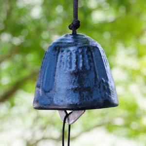 Carillon éolien japonais authentique en fonte, cloche de temple en fonte, bleu vert feng shui pour décoration extérieure de jardin Bleu