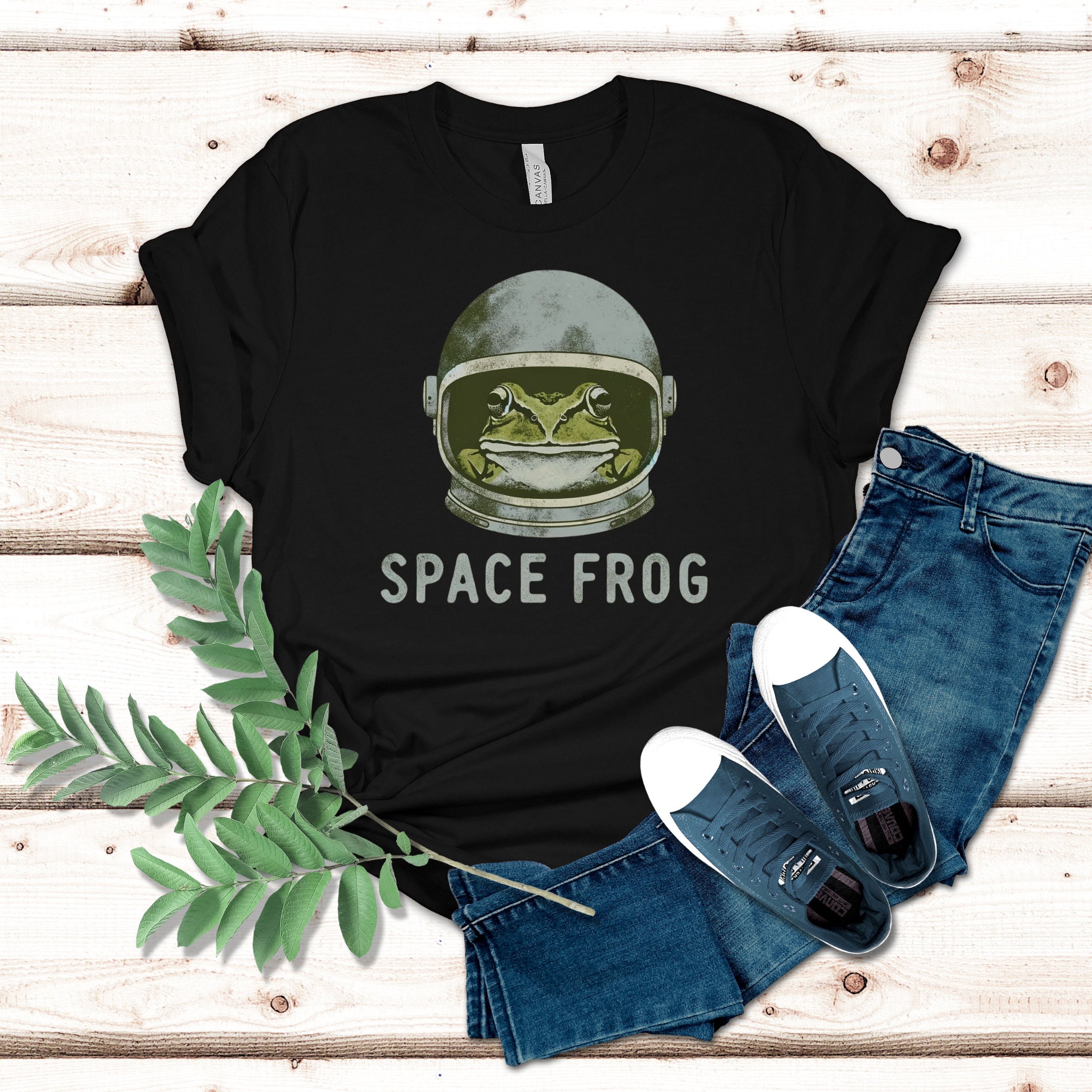 Vintage Space Frog Graphic Tee: Retro Sci-Fi Unisex T-Shirt