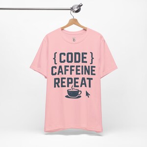Camiseta Code Caffeine Repeat: Camiseta engraçada de programador imagem 7