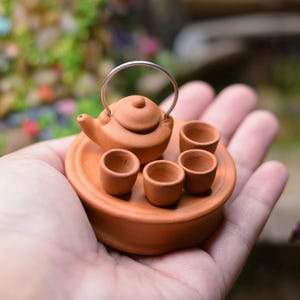 Vintage-inspiriertes Mini-Keramik-Teeset mit Stahlschlaufengriff - Exquisite südasiatische Note