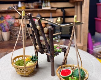 ミニチュア竹かご（持ち運び用ポール付き）、ヴィンテージアジアン