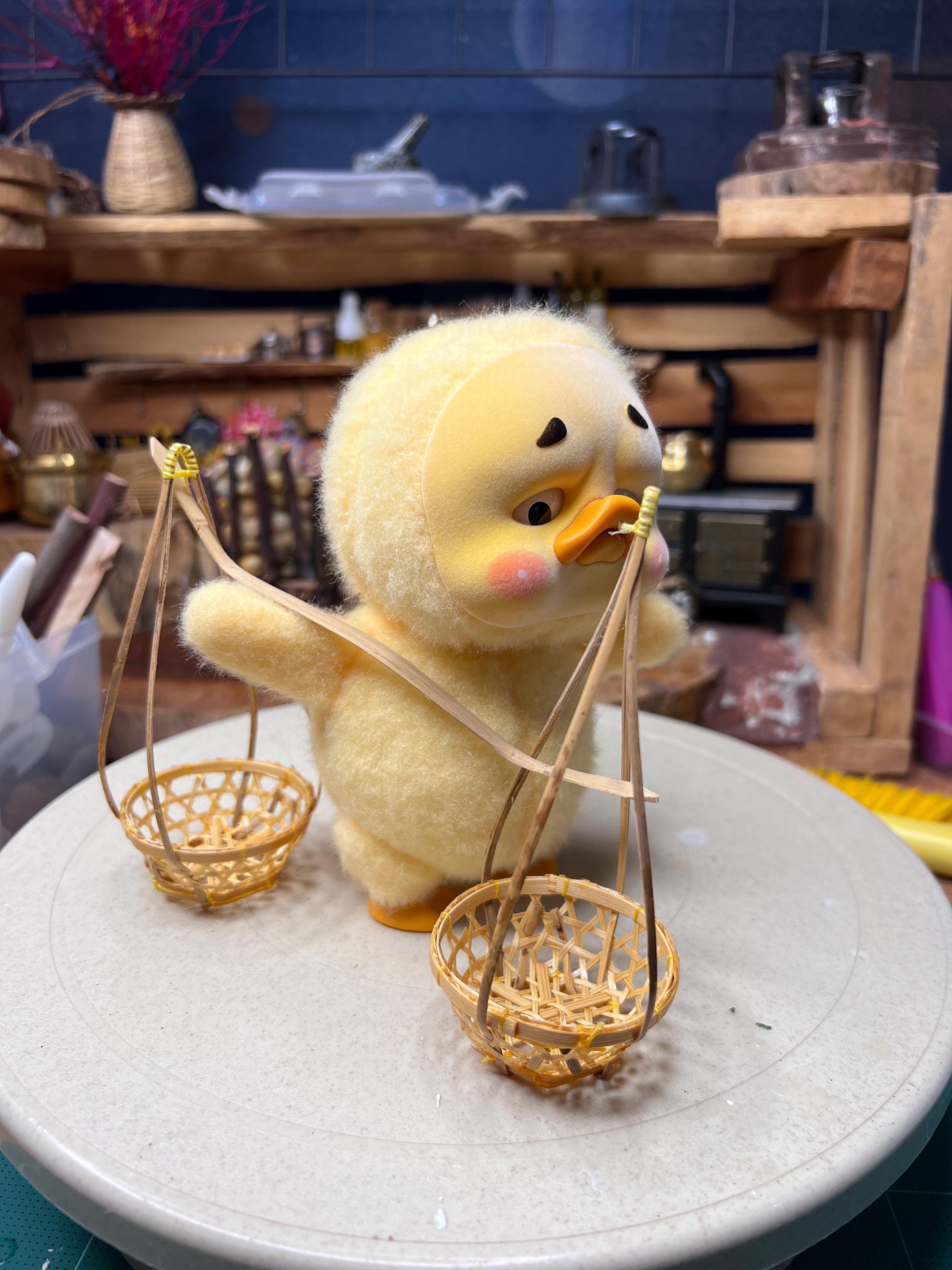 ミニチュア竹かご（持ち運び用ポール付き）、ヴィンテージアジアン