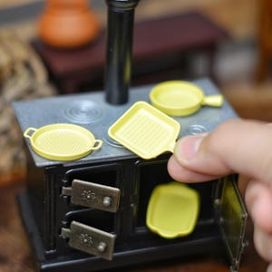 Miniature Metal Pans Set (4-Piece)/ Tiny Grill & Fry Cookware/ Functional Dollhouse Kitchen Utensils