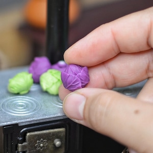 Miniature Cabbage/ Handmade Clay Green or Red Cabbage for Dollhouse Kitchen/Shop/ Tiny Vegetable Decor (Sold Separately/1x piece)