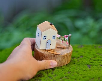 Miniature Fairy Wooden House/ Minimalist Dollhouse/ Tiny Cottage with Clothesline/ Charming Fairy Garden Decor