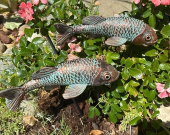 Lot de 2 sculptures et statues de jardin en céramique pour poissons koi, décoration de jardin pour l'extérieur, terrasse, pelouse, étang, décoration d'intérieur