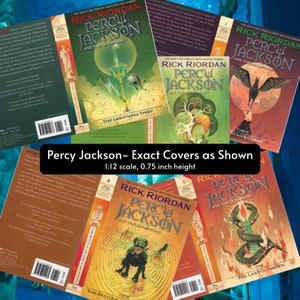 Portadas de minilibros de Percy Jackson - Estantería para casa de muñecas, ¡Libros de fantasía en miniatura! Escala 1:12