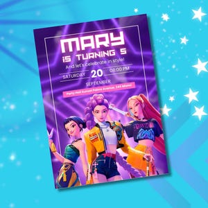 Puede incluir: Una invitación a una fiesta con un diseño morado y blanco. La invitación dice "MARY IS TURNING 5" e incluye los detalles del evento: sábado 20 de septiembre, 20:00 horas y la dirección del lugar. La invitación presenta una ilustración estilizada de tres personas.