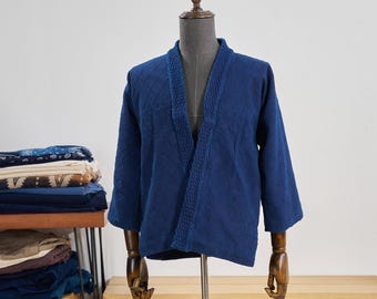Chaqueta kimono de algodón teñido con índigo, hecha a mano: prenda de abrigo de inspiración japonesa