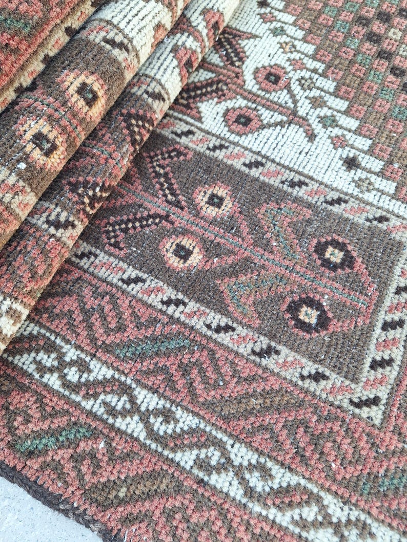 Handwoven Persian Design Rug, unique floor decor, (3.6x6.3 ft) image 4