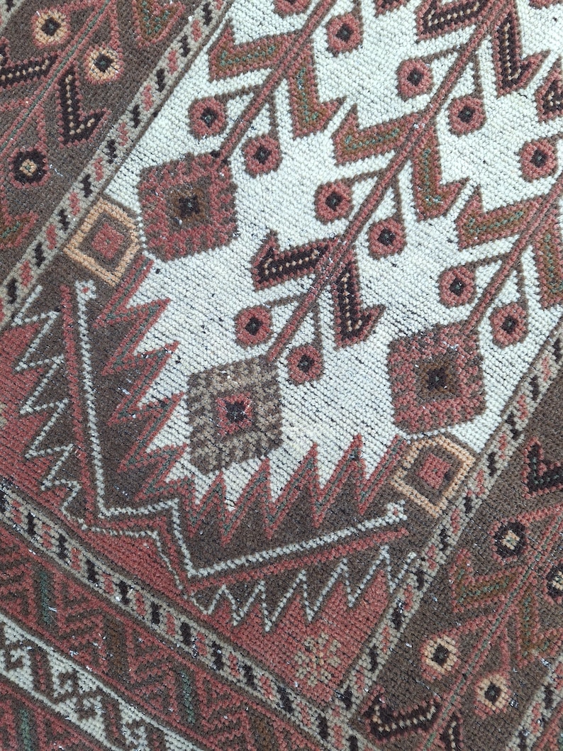 Handwoven Persian Design Rug, unique floor decor, (3.6x6.3 ft) image 3