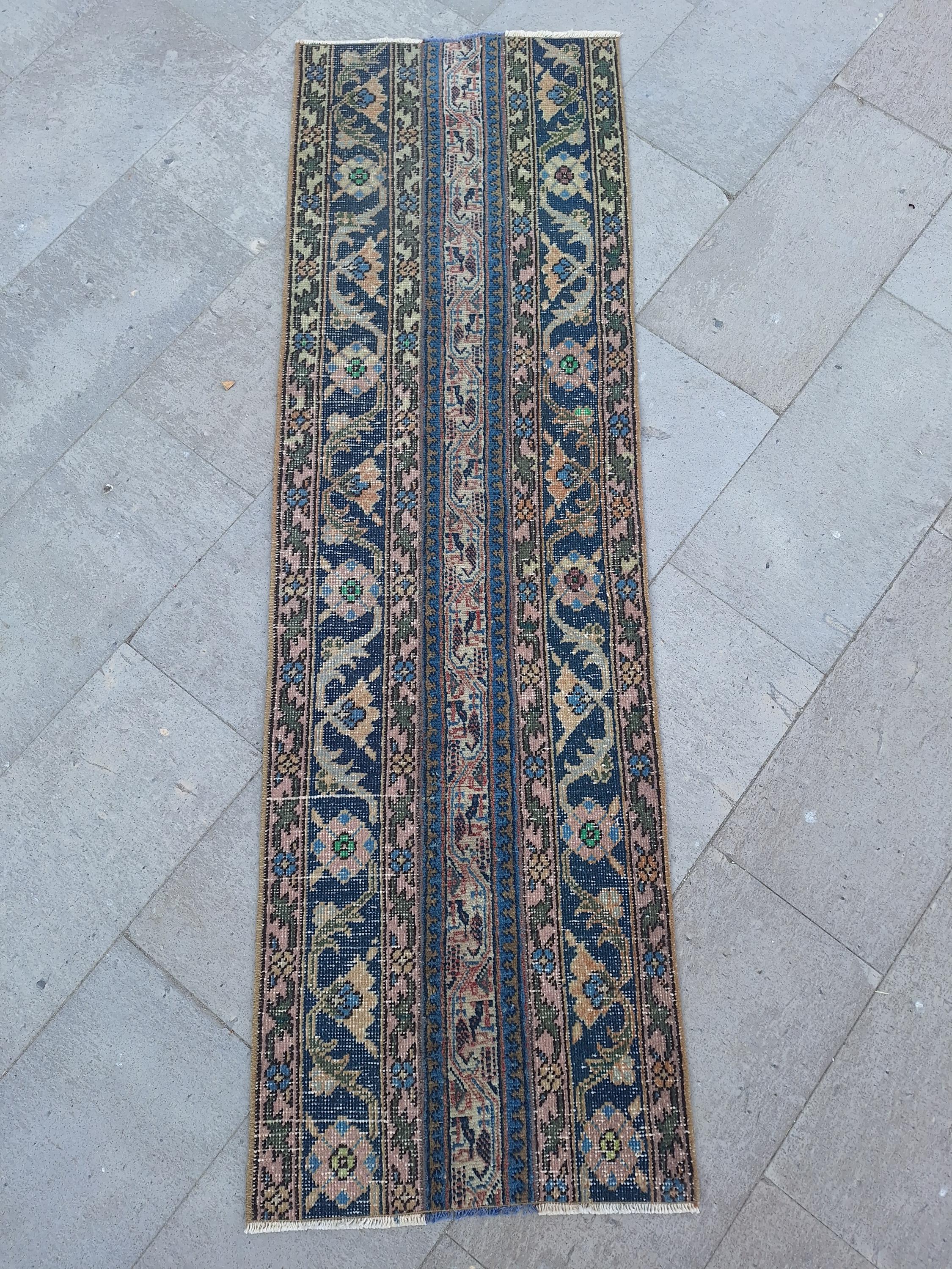 ハンドメイドヴィンテージウールランナーラグ、ブルーペルシャモチーフ