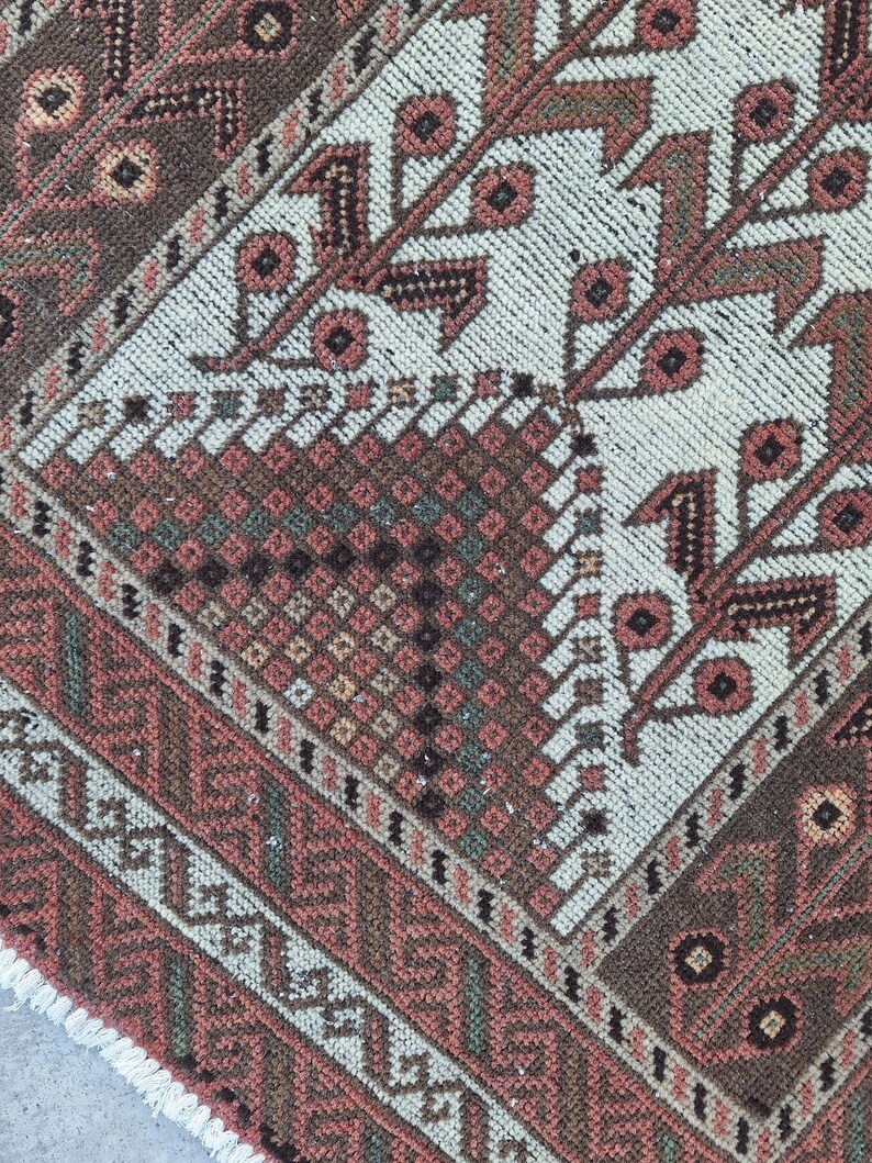 Handwoven Persian Design Rug, unique floor decor, (3.6x6.3 ft) image 9