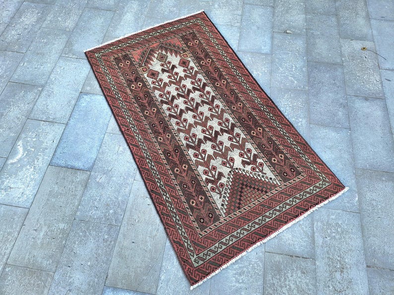 Handwoven Persian Design Rug, unique floor decor, (3.6x6.3 ft) image 5