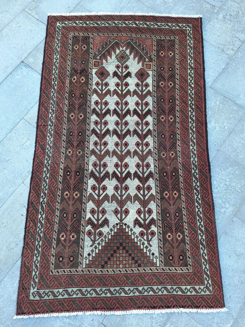Handwoven Persian Design Rug, unique floor decor, (3.6x6.3 ft) image 2