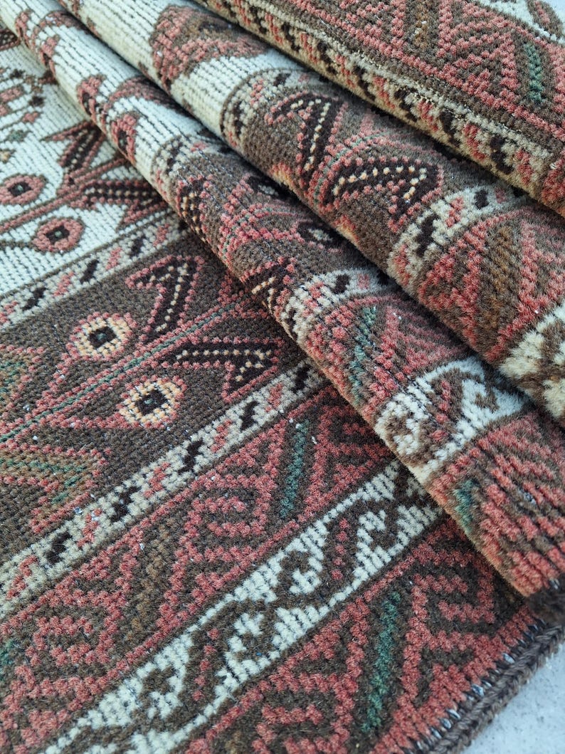 Handwoven Persian Design Rug, unique floor decor, (3.6x6.3 ft) image 1