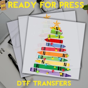 Transferencia DTF de árbol de Navidad con crayones, regalo para maestros, listo para imprimir