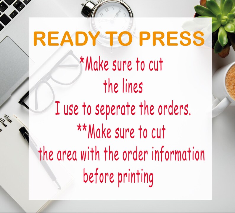 K&ouml;nnte beinhalten: Ein wei&szlig;es Blatt Papier mit rotem Text, der lautet: "READY TO PRESS *Achte darauf, die Linien zu schneiden, die ich verwende, um die Bestellungen zu trennen. **Achte darauf, den Bereich mit den Bestellinformationen vor dem Drucken zu schneiden"