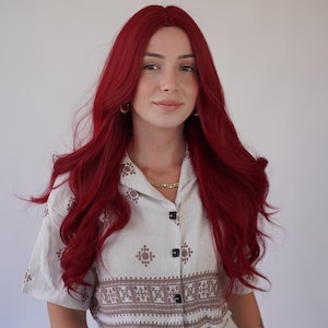 大胆な赤いロングウェーブウィッグ、コスプレマーメイドウィッグ、ドラッグクイーンウィッグ