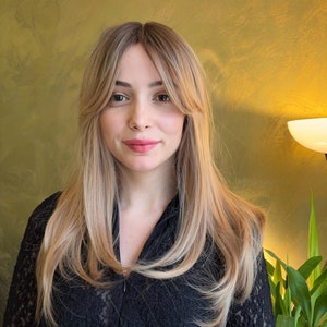 18インチ アッシュブロンド オンブル ロング ウェーブ ウィッグ ダークルート フリンジ ヘアカット ブロンドウィッグ 女性用 コスプレウィッグ