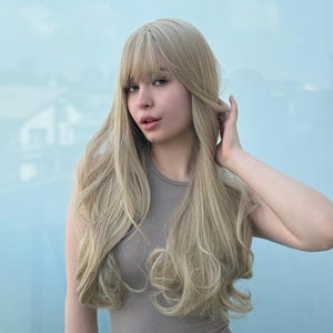 プラチナアッシュブロンドウィッグ（前髪付き）バービーブロンドコスプレウィッグ ハロウィンコスチュームウィッグ ドラァグクイーンウィッグ