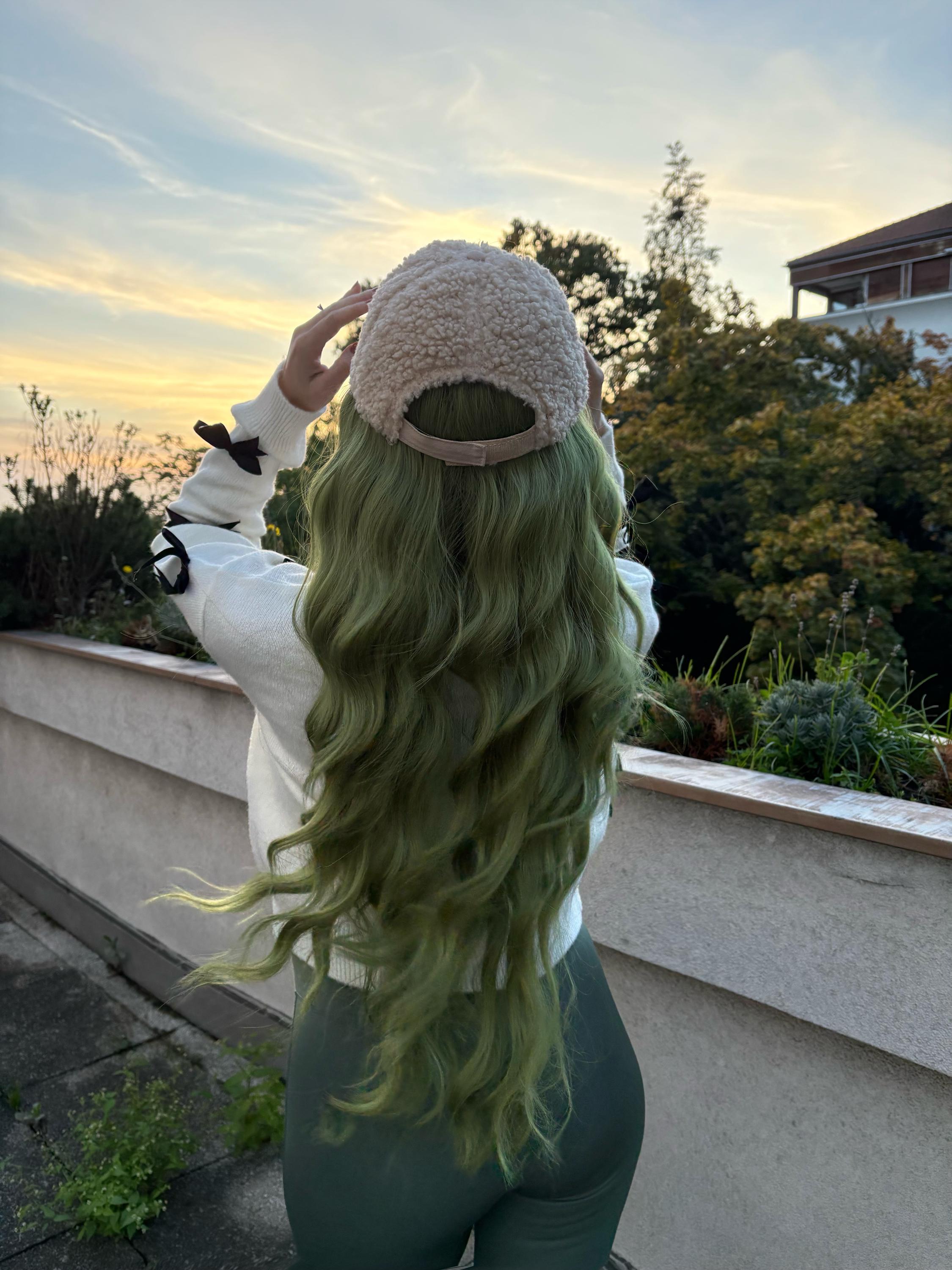 NEW ! Women Long 28 Inch Wig Curly Green MORICA Mint Green Wigs for Women Long Middle Part Wavy Wig  main image 3