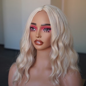 Platinum Golden Blonde Short Wavy Wig with Bangs