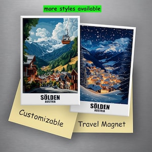 Op de afbeelding: Twee reismagneten met uitzichten op Sölden, Oostenrijk. Eén toont een berglandschap overdag met een kabelbaan, de andere een nachtzicht. De tekst op de magneten luidt "Sölden Austria". Een gele plakbriefje zegt "Aanpasbaar" en een andere zegt "Reismagneet".