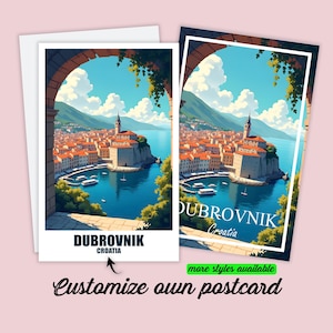 Può includere: Due cartoline con una vista panoramica di Dubrovnik, Croazia, con una città costiera e acqua blu. Una cartolina è all'interno di una busta bianca. Il testo "DUBROVNIK Croatia" è visibile. La frase "Customize own postcard" è visibile.