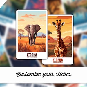 Könnte beinhalten: Zwei Vintage-Reiseposter mit Wildtieren aus dem Etosha-Nationalpark. Das linke Poster zeigt einen Elefanten in einer Savannenlandschaft. Das rechte Poster zeigt eine Giraffe in einer Savannenlandschaft. Beide Poster haben einen weißen Hintergrund mit braunem Text, der "Etosha National Park" lautet.