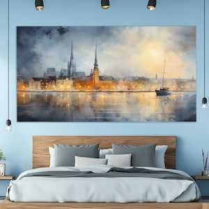 Puede incluir: Una pintura de acuarela de un horizonte de ciudad con un velero en primer plano. La ciudad está iluminada con luces y hay dos edificios altos en el centro de la imagen. El cielo es azul claro con nubes.