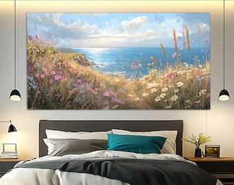 Puede incluir: Una pintura de un paisaje marítimo con un acantilado rocoso y flores silvestres en primer plano. El cielo es azul con nubes blancas y el océano es de un azul profundo. La pintura es de estilo moderno y tiene un efecto calmante.