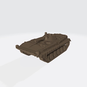 Puede incluir: Un modelo marrón de un tanque militar, con orugas detalladas, una torreta y varios componentes exteriores. El tanque se encuentra sobre un fondo blanco liso, mostrando su diseño.