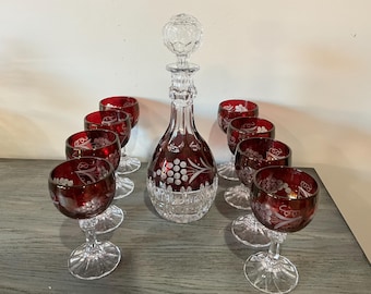 Vintage boho kristal robijnrood geslepen karaf set van negen