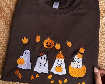 Halloween Ghost Embroidered Sweatshirt – Cozy Unisex Autumn Sweater – Original Halloween Party Gift