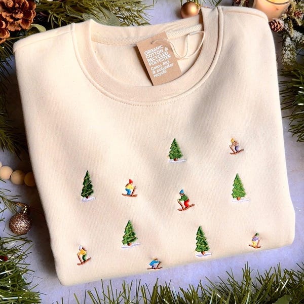 刺繍入りスキーヤー＆モミの木スウェットシャツ - ミニマリスト刺繍クリスマスセーター - オリジナルウィンターギフト - 手作り刺繍入りユニセックスオーガニックコットンスウェットシャツ