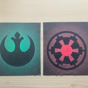 Star Wars Themed Funny Glasses Cleaning Cloths - Hilarious Prints of Things Not to Clean Glasses With - Unique Lens Wipes Gift for Eyewear