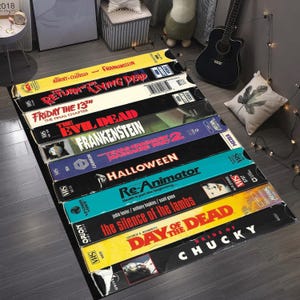 VHS-horrortapijt – retro filmkamertapijt jaren 80, klassiek horrordecor, tapijt met VHS-bandthema, halloweencadeau voor horrorfans