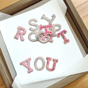 Parche termoadhesivo con letras de perla blanca personalizadas, parches termoadhesivos con letras del alfabeto de perla, manualidades DIY, letras para bolsos, ropa y zapatos.