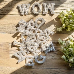 Parche termoadhesivo con letras de perla blanca personalizadas, parches termoadhesivos con letras del alfabeto de perla, manualidades DIY, letras para bolsos, ropa y zapatos.