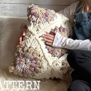 Sunburst pillow crochet pattern, Granny stitch pillow PDF Instant Download, Easy to medium downloadable patterns, home decor